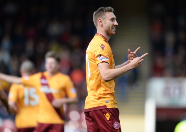 Dundee look to keep Motherwell striker Moult quiet