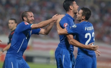 Will Southampton's forward Pelle save Italy once again?