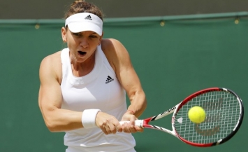 Simona Halep in action during Wimbledon 2014