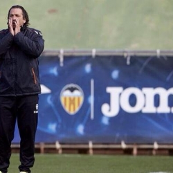 Will Juan Antonio Pizzi be able to recover his team's morale for the local derby against Elche?